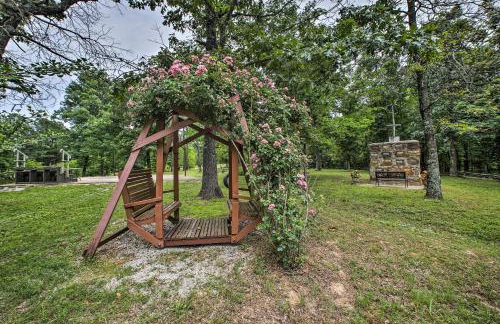 Pine Lodge Cabin on 450 Acres in Ozark Mountains - Foto 24