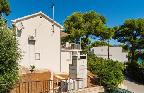 Nice Home In Splitska - Supetar - Photo 13