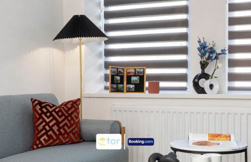 Explore Welsh Wonders, 3 Bedroom House By The One Retreats Short Lets & Serviced Accommodation Treharris - Foto 52