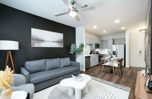 Chic 1BR w Gym & Parking Near Rvrwalk & Dome - Foto 64