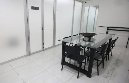 Mini Studio funcional mobiliado com cozinha e WC privativo - Foto 59