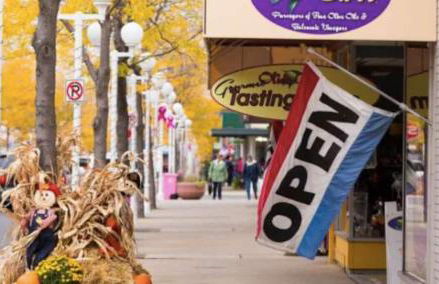 Sister Lakes Lakeside House - Sleeps 16 - Foto 5