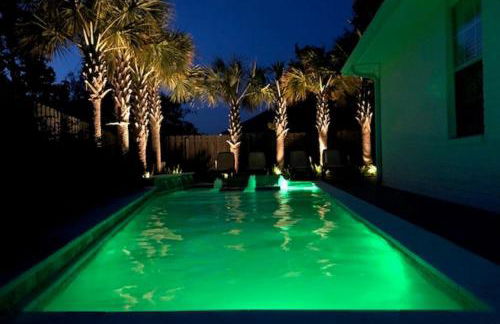 Beautiful Pet Friendly Home! Tropical Pool, Optional Golf Cart & Pool Heat, Minutes to Beach - Foto 63