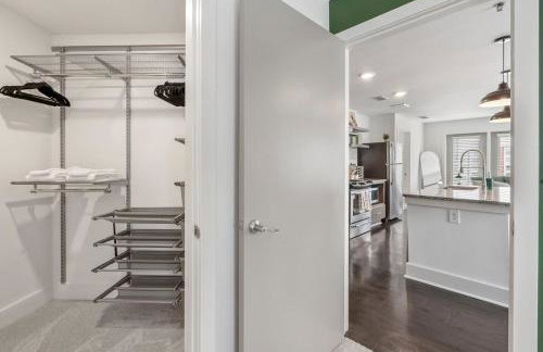 Reynoldstown Lux 2BR, Rooftop Deck, Near Beltline & Downtown, Free Parking - Foto 13