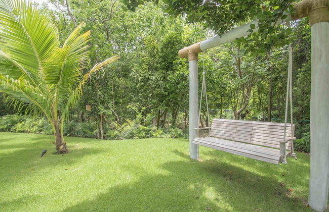 Stylish Fully-staffed Villa Near Beach and Lagoons in Exclusive Golf Resort - Photo 9