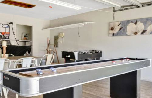 City Gem 4BR with POOL Sleeps 8 - Foto 27