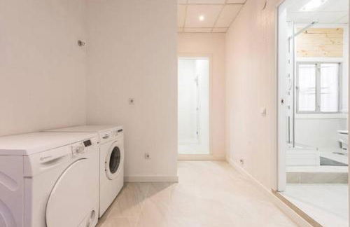 M&F Apartaments Gran Via - Photo 35