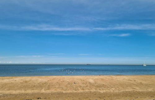 Luxury, Spacious 3 Bedroom, Beachfront Apt with Parking & Courtyard - Shoreside - Foto 24