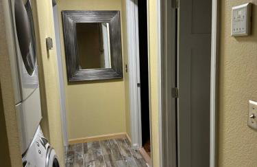 Forget Me Not Home by Airport Upstairs with Deck - Foto 23