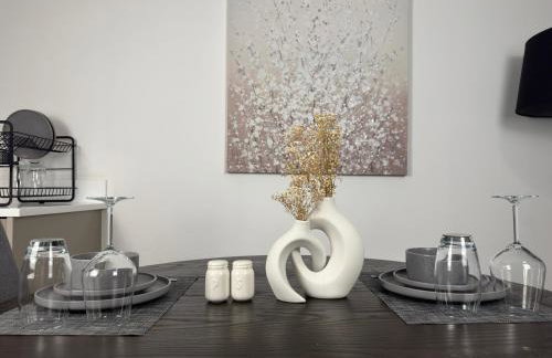 Cozy City Centre Apartment with Free Gym and Free Coffee - Photo 25