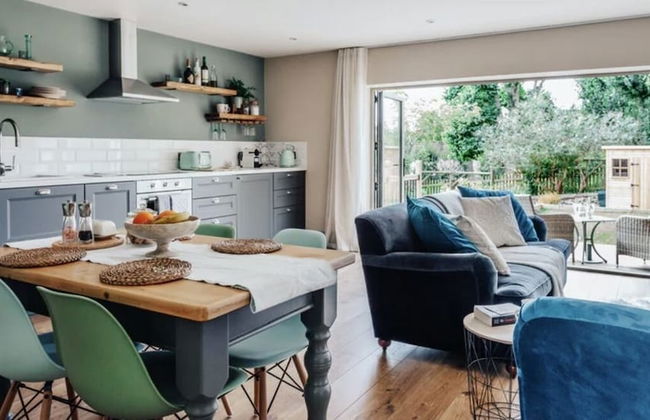 Cotswold Lodge - Photo 17