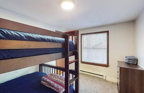 Hot Tub, Dock, Pool Table! Lakefront Poconos Haven - Foto 16