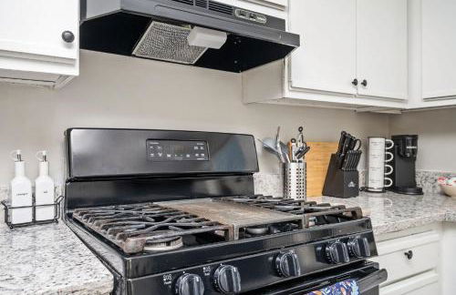 Chic 3BR-2BA Decatur Retreat with Stylish Decor - Foto 17