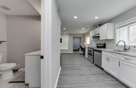 Stylish 3BR 3BA Colonial House by CozySuites - Foto 29