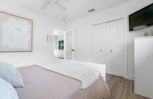 Spacious 4BR/3BA pool home, stylishly decorated - Foto 39