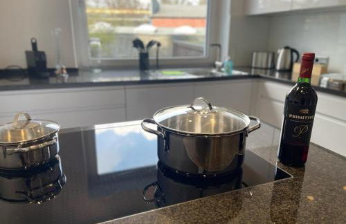 schön wohnen ! Netflix Nespresso Küche Parkplatz Garten - Foto 11