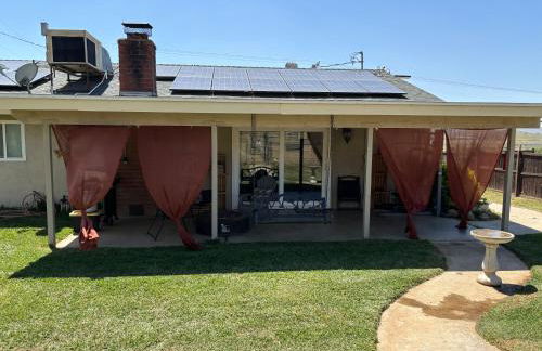 Peaceful & Cozy 3 bedroom Ranch-Home w/Fireplace - Foto 24