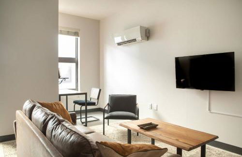 Deer District Studio Apt - One Block from Fiserv and Baird - Foto 1