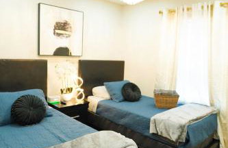 Modern Luxe Retreat -Heart of Chesterfield - Foto 37