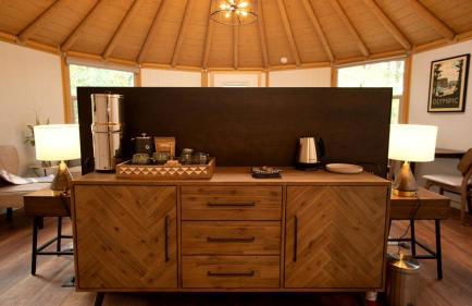 Deluxe Yurt Rental Ideal for Glamping near Austin - Foto 3