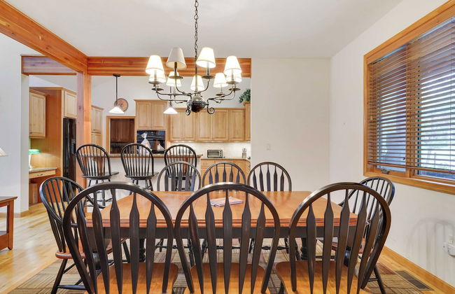 Elk Hollow by Avantstay Lakefront Chalet w/ Game Room & Fire Pit - Photo 19