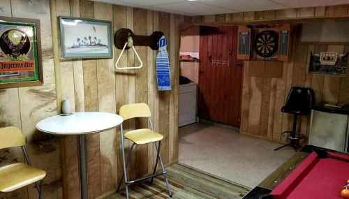 Secluded Lake Cottage Rental with a Dock and a Game Room in Hale, Michigan - Foto 3
