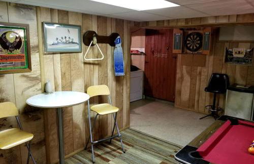 Secluded Lake Cottage Rental with a Dock and a Game Room in Hale, Michigan - Foto 3