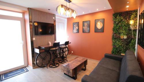 Luxury Studio, Rez de chaussée, Parking privé vidéo surveillance, Canapé haute qualité convertible couchage 2 personnes, Centre Ville proche, Restaurant, boulangerie 2 minutes à pied, Terrasse - 800mètre carré de terrain - Géré par Presta-Zen'Services - Foto 5