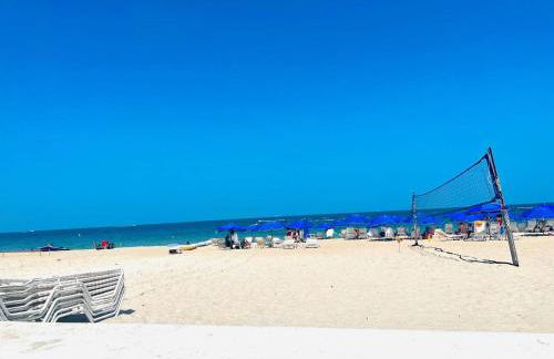 Stylish Beachfront Condo with Balcony & Ocean View - Foto 122