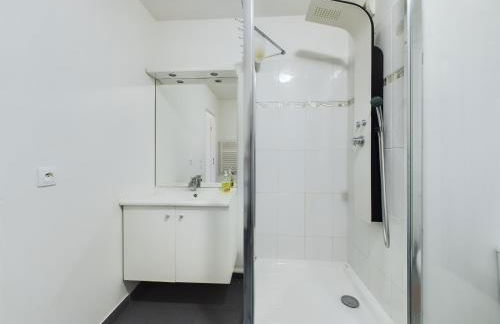 Roi de la Seine à Paris, stade, Gare parking et terrasse - Foto 28