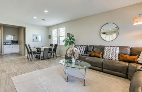 Outdoor Oasis with Pool and Spa Goodyear Getaway - Foto 6