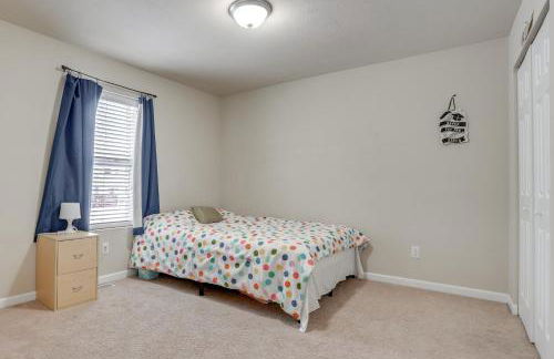 Spacious Family Getaway with Yard in Kalamazoo! - Foto 22