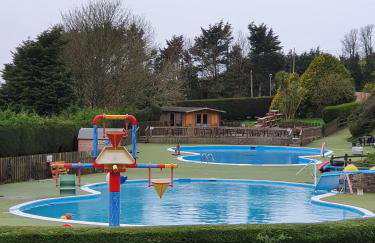 Cozy 3 bedroom Caravan, Sleeps 8, at Parkdean Newquay Holiday Park - Foto 64