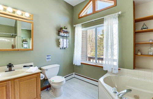 Private Hot Tub Lakefront Poconos Home! - Foto 16