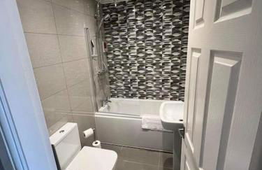 Cosy Jesmond 3 bed apartment - fantastic location - Photo 25