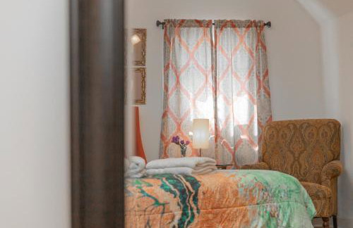 The Gem-3 Bedrooms! King, Full & Twin Beds, Sauna with Free Parking plus more - Foto 39