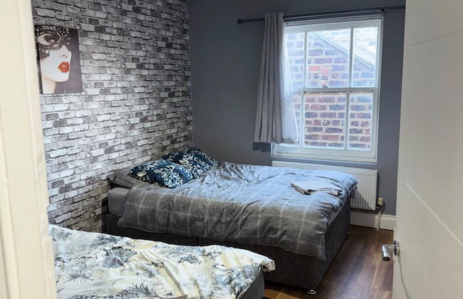 Westgate Haven - Spacious 4 Bedroom Apartment - Photo 3