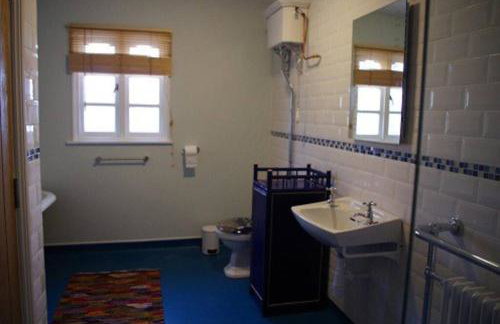 Off grid chalet . HOT TUB & SAUNA. Kid friendly. - Photo 11