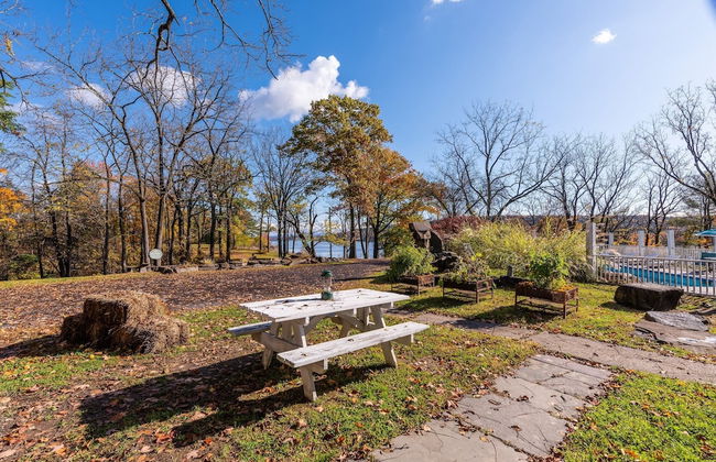 River Lodge by Avantstay 11 BR Historic Estate w/ Pool & Views of Hudson! - Foto 41