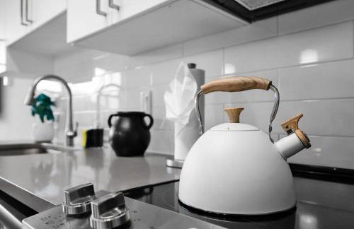 Sunny 1BR Unit With Free Parking Prime Location - Foto 6