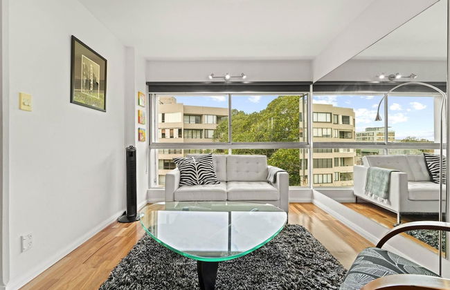 Heart Of The City Minutes From Macleay Street - Photo 1