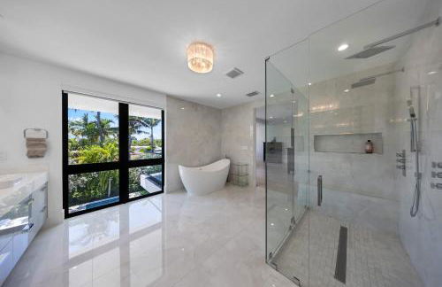 LVS Villa Blanco 5BR Coastal Oasis with Rooftop Sunset Deck Heated Pool Spa & Walk-to-Beach Access - Foto 36