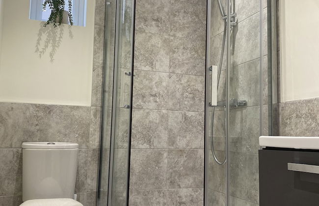 Gladstone Apartments by Bluebell Rooms - Photo 25