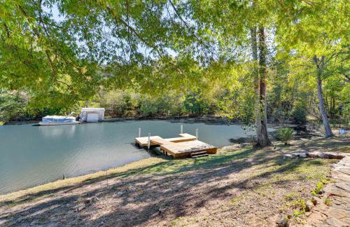 Waterfront Lake Hickory Retreat with Private Dock! - Foto 27