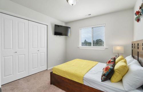 Terra House Tacoma - EV Power Station, Crib, Stroller, High Chair - Foto 14