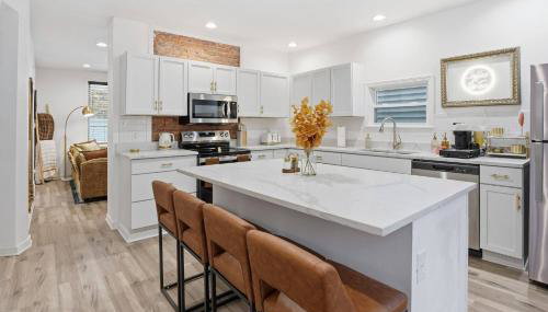 Brand NEW King Suite| Movie/Game Room| Coffee Bar - Foto 1