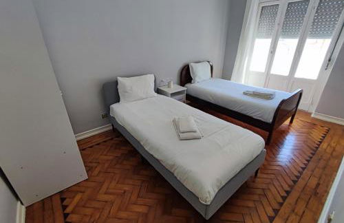 Lisbon traditional T2 with balcony in Damaia, Lisbon - Foto 15