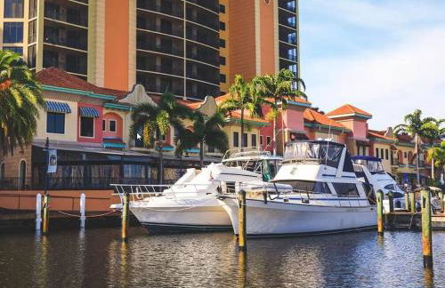 Luxury Condo at Cape Harbour Marina, Water Views! - Foto 36