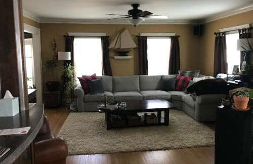 Beautiful Luxury Suite A & B of Shorewood Home - Foto 60