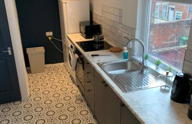 Windsor 4 - Spacious beautiful 4 bdrm maisonette nr Ncle free wifi free parking - Foto 31